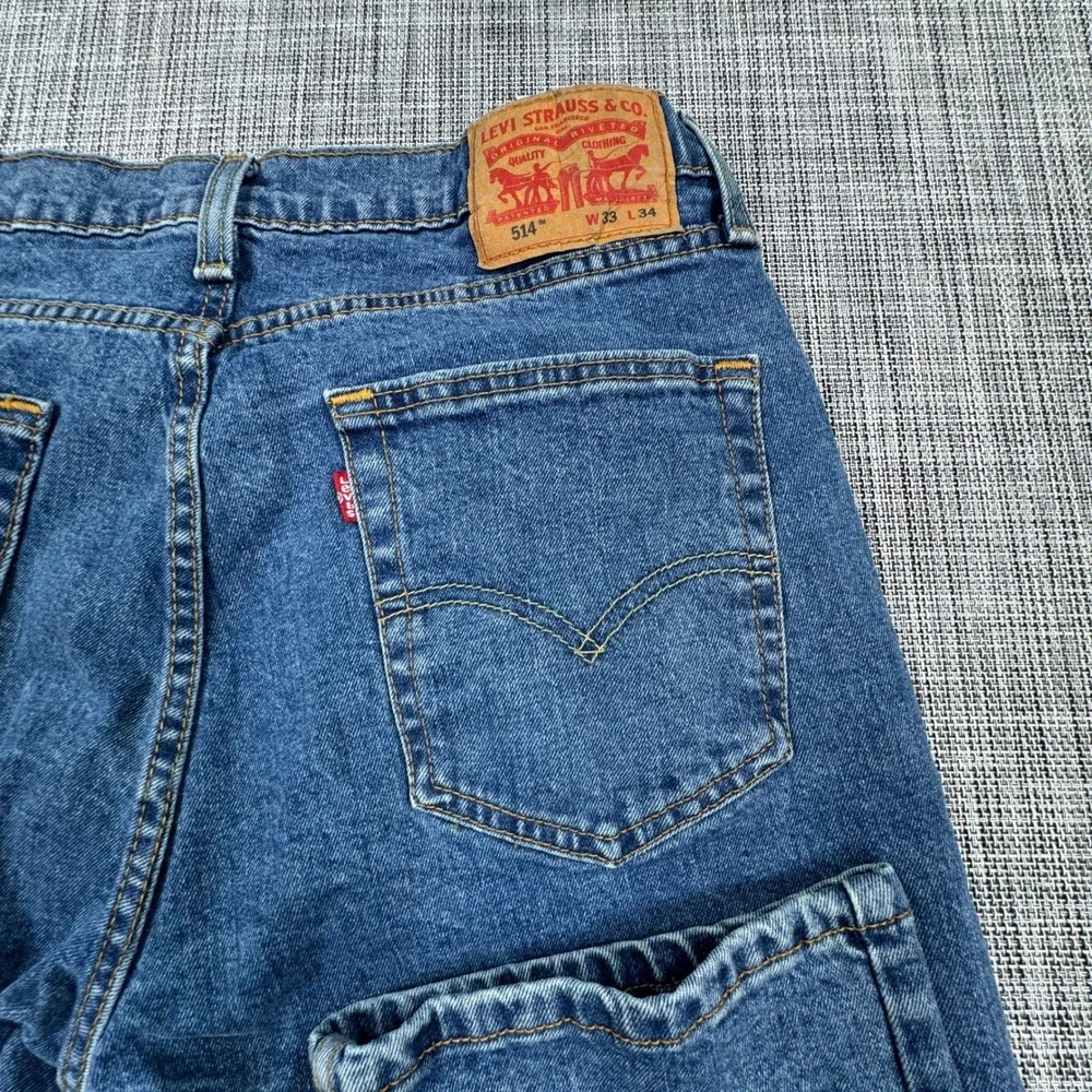 Levis *orders ship